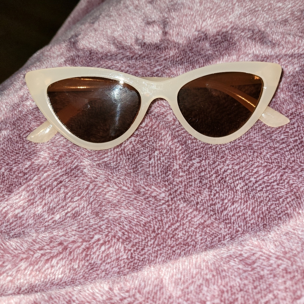 CATEYE SUNGLASSES
